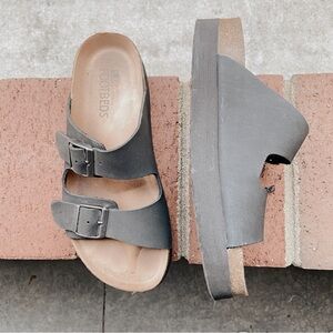 White Mountains Black Platform Birkenstock-Style Sandals